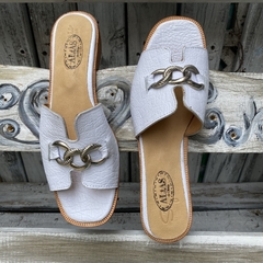 Chinela blanca con cadena.N*41,42 y 43- s06v-366B - Altas de Olivos