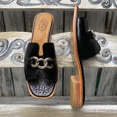 Chinelas negras con cadena- s06v-366B en internet