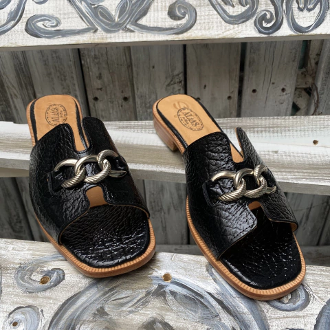 Chinelas negras con cadena- s06v-366B