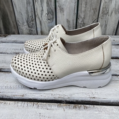 Zapatillas c/taco picadas, tiza. p02m-3301