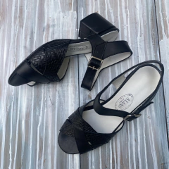 Sandalias combinadas negras. . e03v-5000 en internet