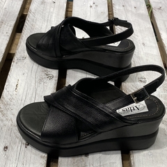 Sandalias con plataforma cruzadas, negras. p02v-782 - Altas de Olivos