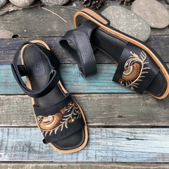 Sandalias bordadas, negras. p02v-864 - comprar online