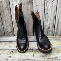 Texana corta cuero croco negro.j05i-6012 - Altas de Olivos