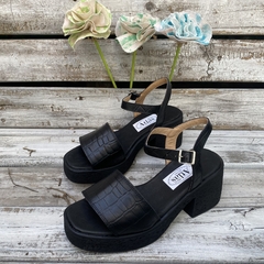 Sandalias faja con tacón negras. j05v-572 en internet