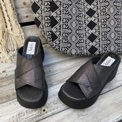 Chinelas cruzadas con plataforma, negro y peltre. f13-2478 - comprar online