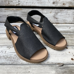 Sandalias con velcro en talón, negro. q09v-450