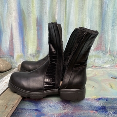 Bota con corderito, doble cierre, negra . q09i-girona.ngi - comprar online