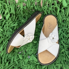 Chinelas cruzadas con flor, blancas. j05v-169.2 en internet
