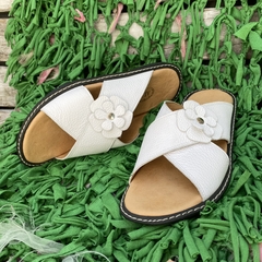 Chinelas cruzadas con flor, blancas. j05v-169.2 - tienda online