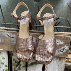 Sandalias con plataforma y tacón, metalizado cobre. f13-2451 - Altas de Olivos