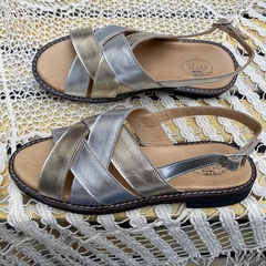 Sandalias confort tiras cruzadas, metalizadas. j05v-333