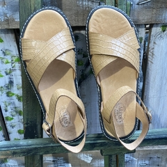 Sandalias confort cruzadas, camel . j05v-302.2
