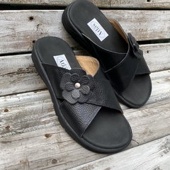 Chinelas cruzadas con flor, negro. j05v-169.1 - comprar online