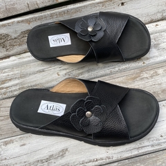 Chinelas cruzadas con flor, negro. j05v-169.1 en internet