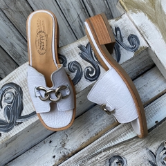 Chinelas con cadena blancas . s06v-366 - Altas de Olivos