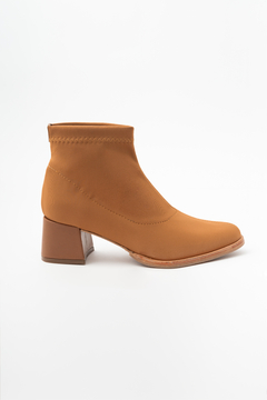 Botin Lycra taco cuadrado Camel