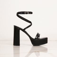 MELANIA black - comprar online