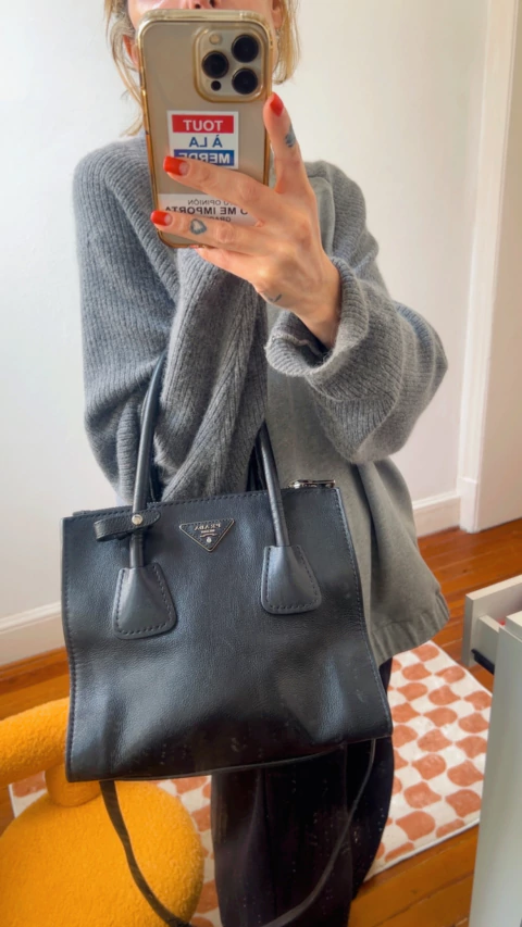 Cartera Prada cuero y gamuza con doble correa