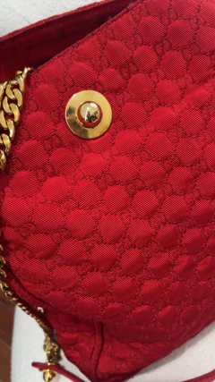 Cartera Gucci vintage con cadena y detalle metálico
