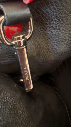 Imagen de Cartera Prada cuero y gamuza con doble correa