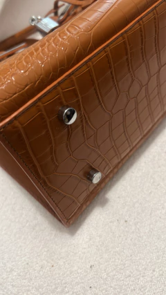 Imagen de Birkin Hermes vintage de mano de cuero con candado