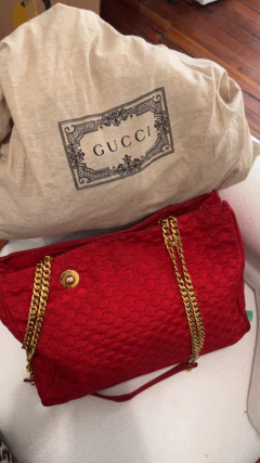 Cartera Gucci vintage con cadena y detalle metálico