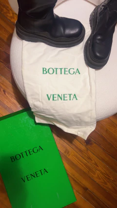 Botas altas con suela gruesa Bottega Veneta con caja fundas todo solo 1 uso en internet