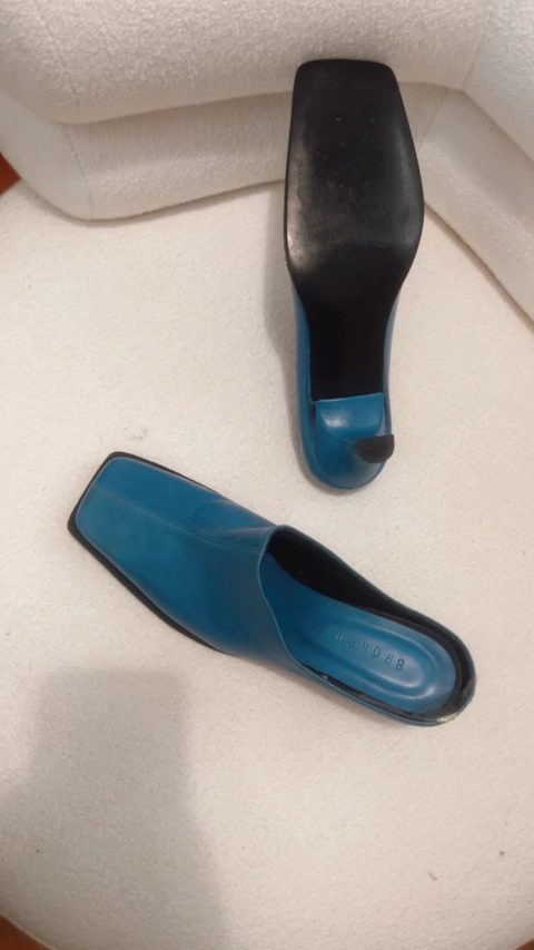 Zapatos de tacón bajo con punta cuadrada