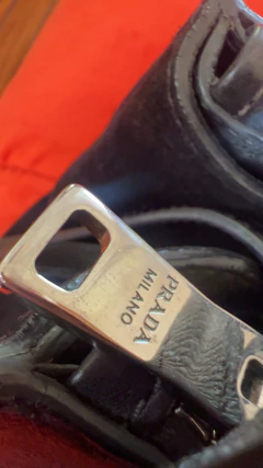 Imagen de Cartera Prada cuero y gamuza con doble correa