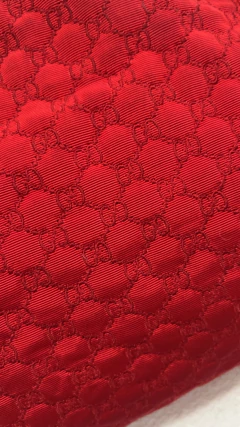 Cartera Gucci vintage con cadena y detalle metálico en internet