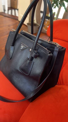 Cartera Prada cuero y gamuza con doble correa
