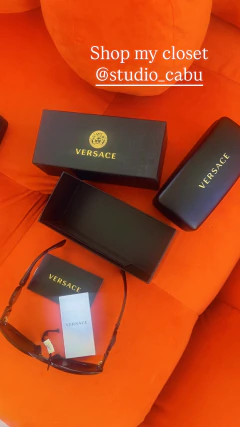 Anteojos de sol Versace con estuche logo dorado en internet