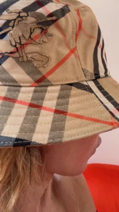 Bucket Hat Burberry Nuevo con bordado tamaño m - comprar online