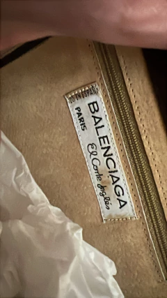 Balenciaga vintage sobre bandolera con detalle metálico en internet