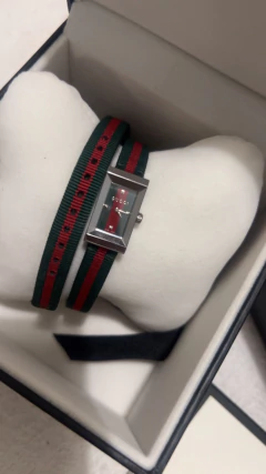 Reloj de pulsera Gucci con correa doble a pila en internet