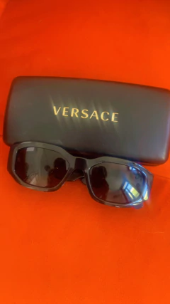 Anteojos de sol Versace con estuche logo dorado - tienda online