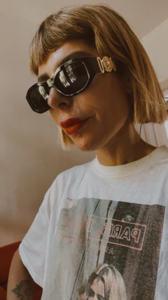 Imagen de Anteojos de sol Versace con estuche logo dorado