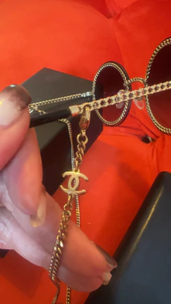 Anteojos de sol con cadena Chanel y mini bag - tienda online