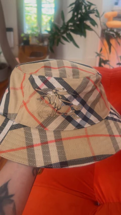 Bucket Hat Burberry Nuevo con bordado tamaño m