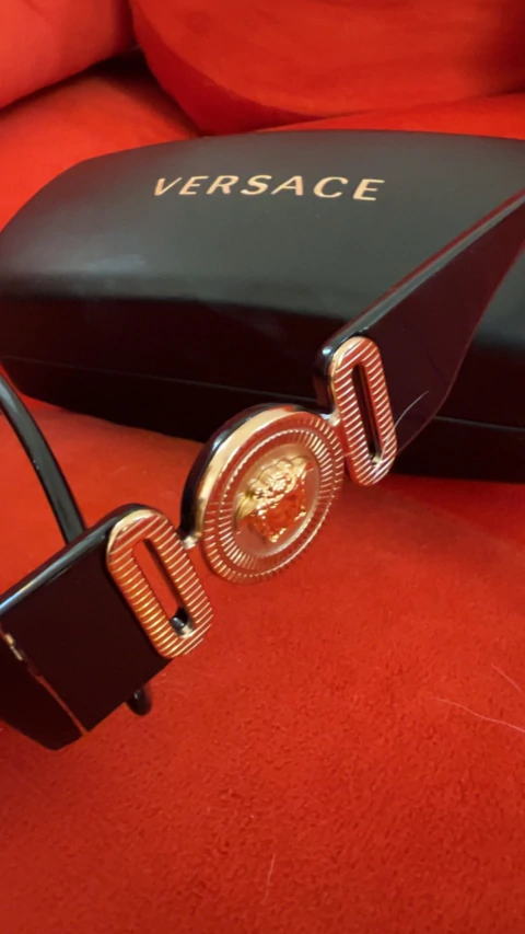 Anteojos de sol Versace con estuche logo dorado - comprar online