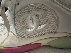 Zapatillas deportivas Chanel con logo 39.5 nuevas en internet