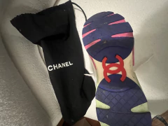 Zapatillas deportivas Chanel con logo 39.5 nuevas - tienda online