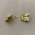 Brinco de Flor Pétalas Douradas E Pratas Com Miolo De Pérola Banhado a Ouro - BR2659 na internet
