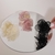 Piranha De Cabelo Duas Flores Com Pétalas de Organza - PS315 na internet