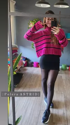 polera A S T R I D Ciruela/ negro - comprar online