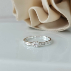 ANILLO SOLITARIO CUBIC SOFIA en internet
