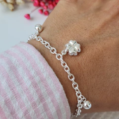 PULSERA TRÉBOL Y BOLITAS