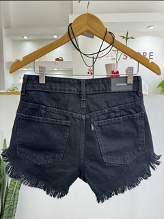 Short Shirley en internet