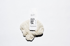 GOMITA PARA EL CABELLO EN GASA DE ALGODÓN